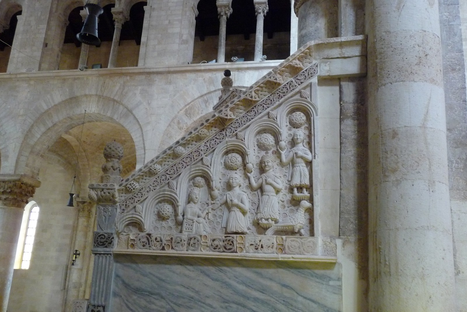 La cathédrale de Bitonto : détail de la chaire