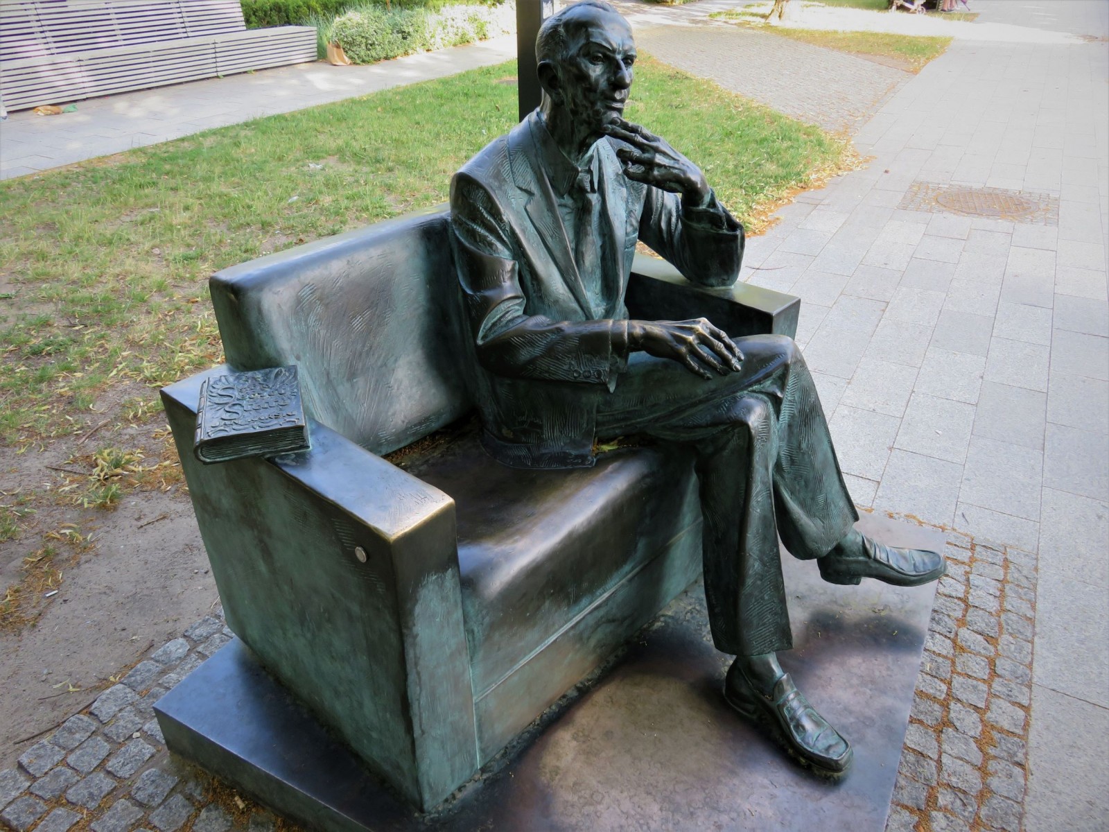 Varsovie : la statue de Jan Karski