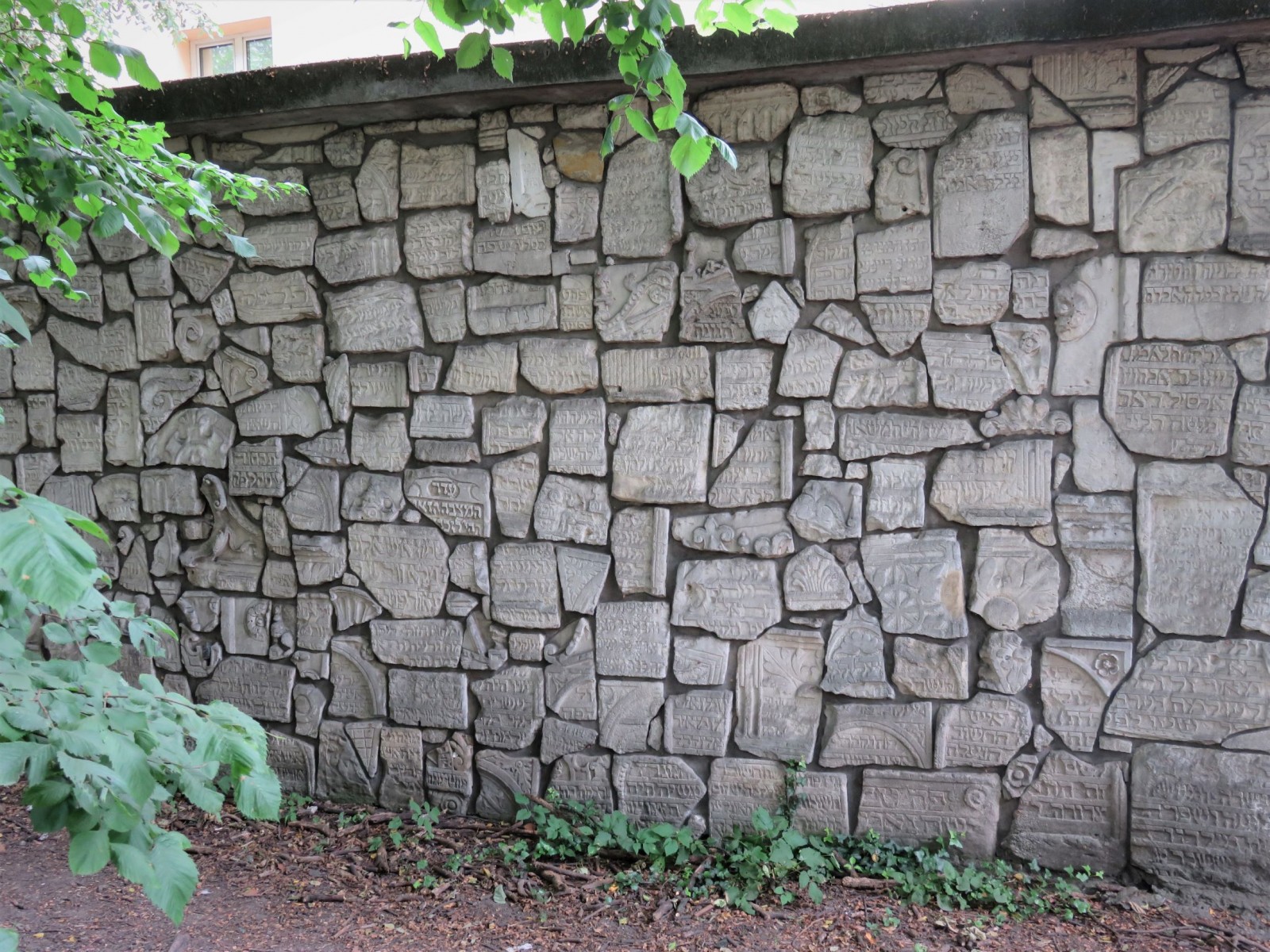Cracovie : le mur du cimetière juif