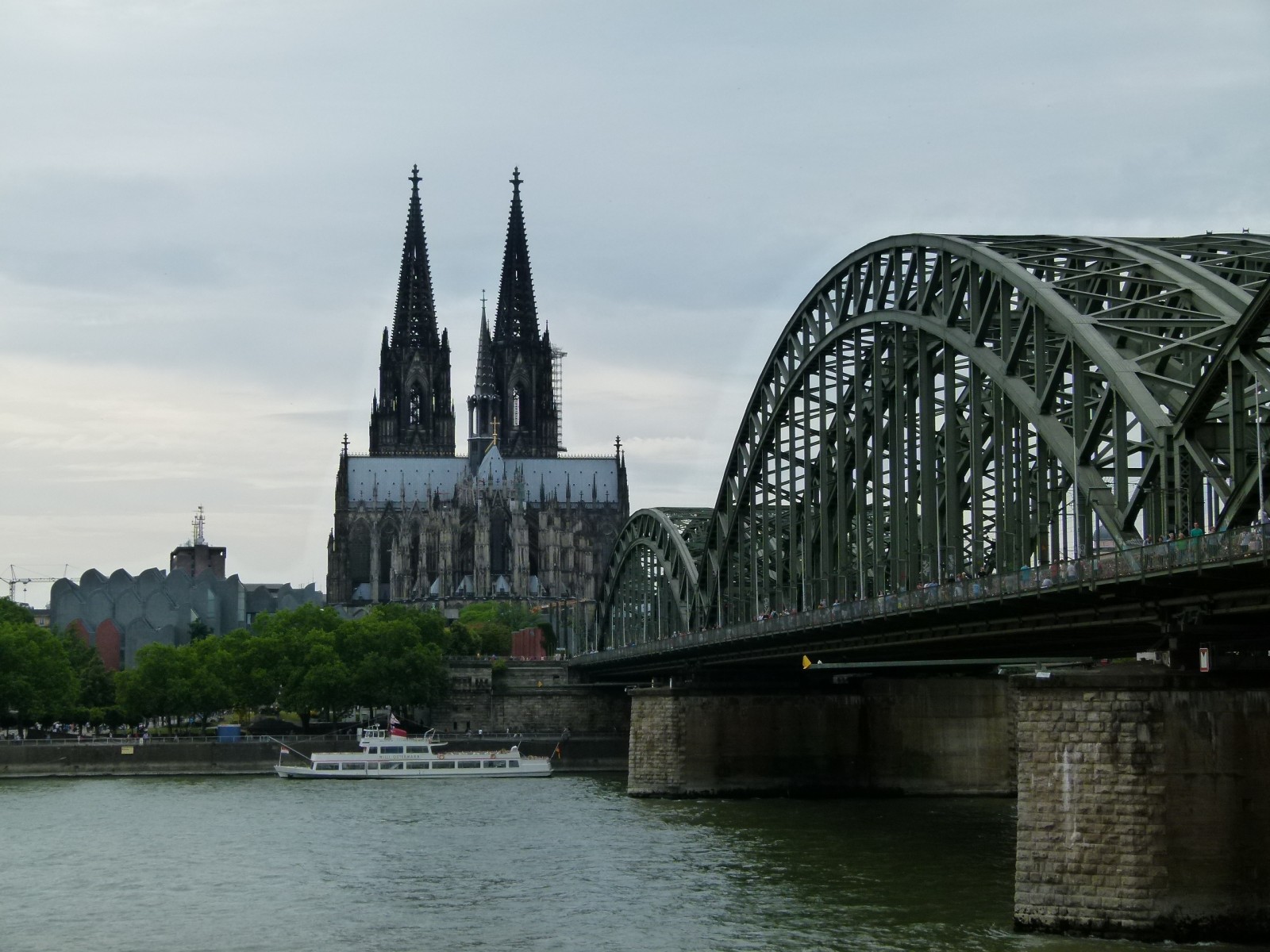 la cathédrale et le pont