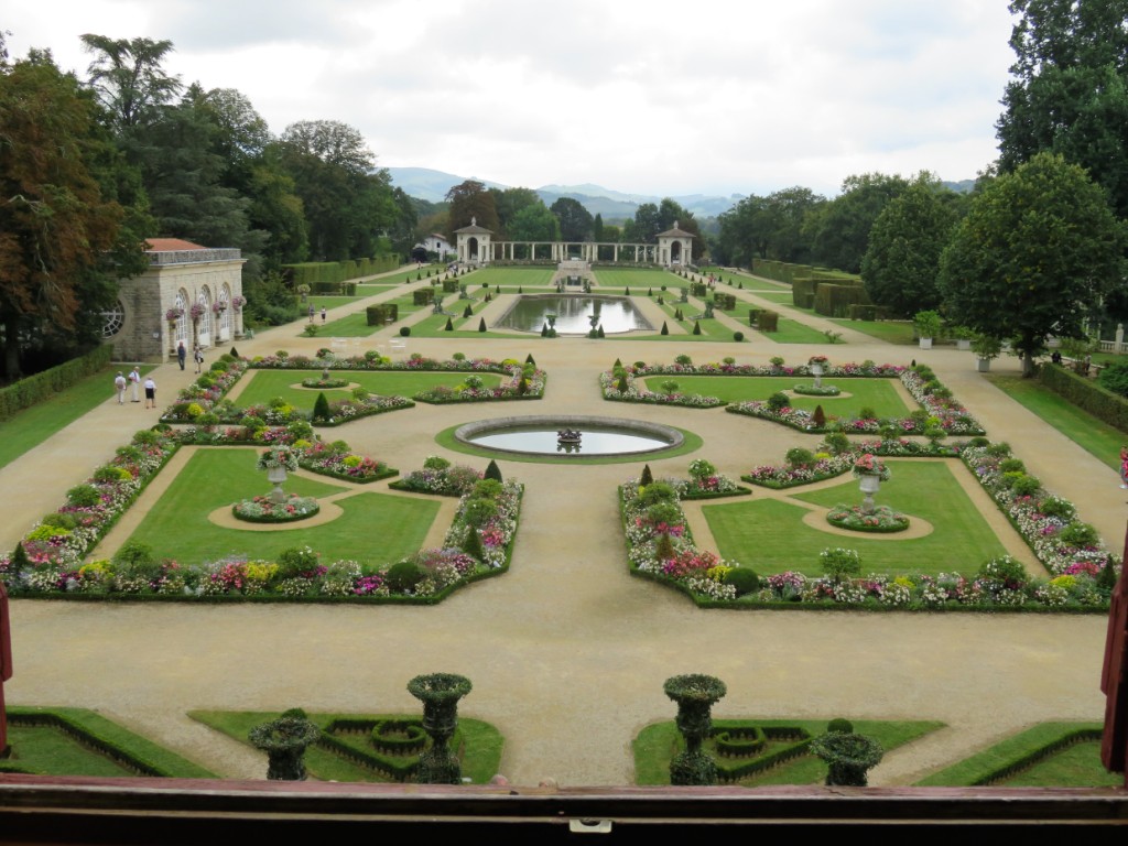 Cambo les Bains : jardin de la Villa Arnaga