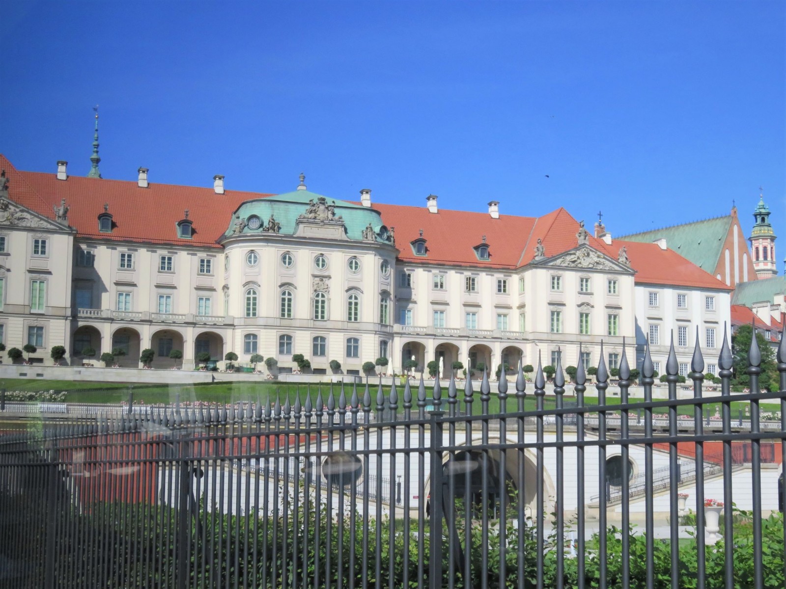 Varsovie : la façade du Château Royal côté Vistule