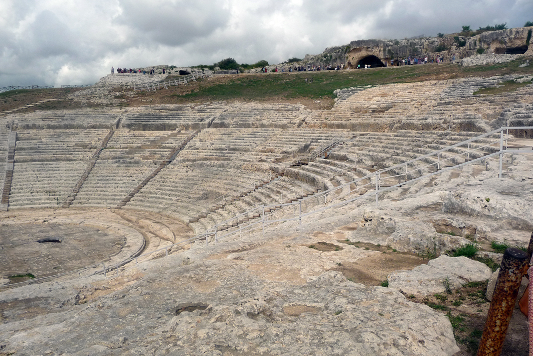 Le théâtre grec de Syracuse (Ve siècle av. J.-C.), le plus vaste de la Sicile